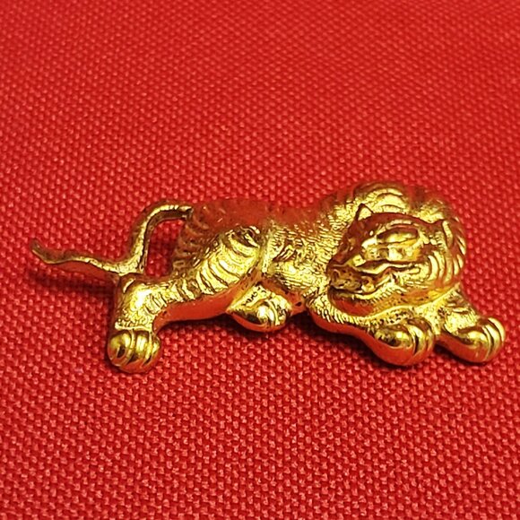 Gold Toned Crouching Tiger Brooch Pin Marked MF - Picture 3 of 11